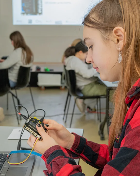 Promozione delle nuove leve femminili nelle discipline tecniche e scientifiche 
